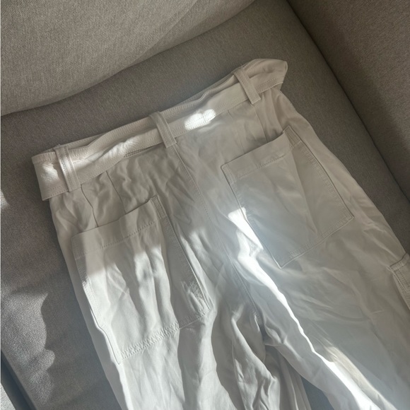 Banana Republic Women’s Bwlted high waist Jogger Pants in tan/cream(ankle pants) - Picture 2 of 3